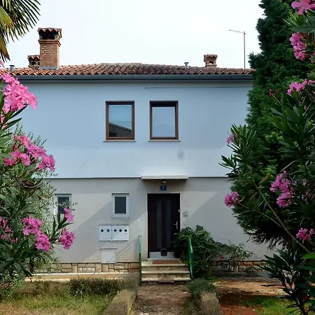 Deluxe Park Guest house 4*
