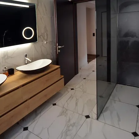 Deluxe Park 4* 罗维尼